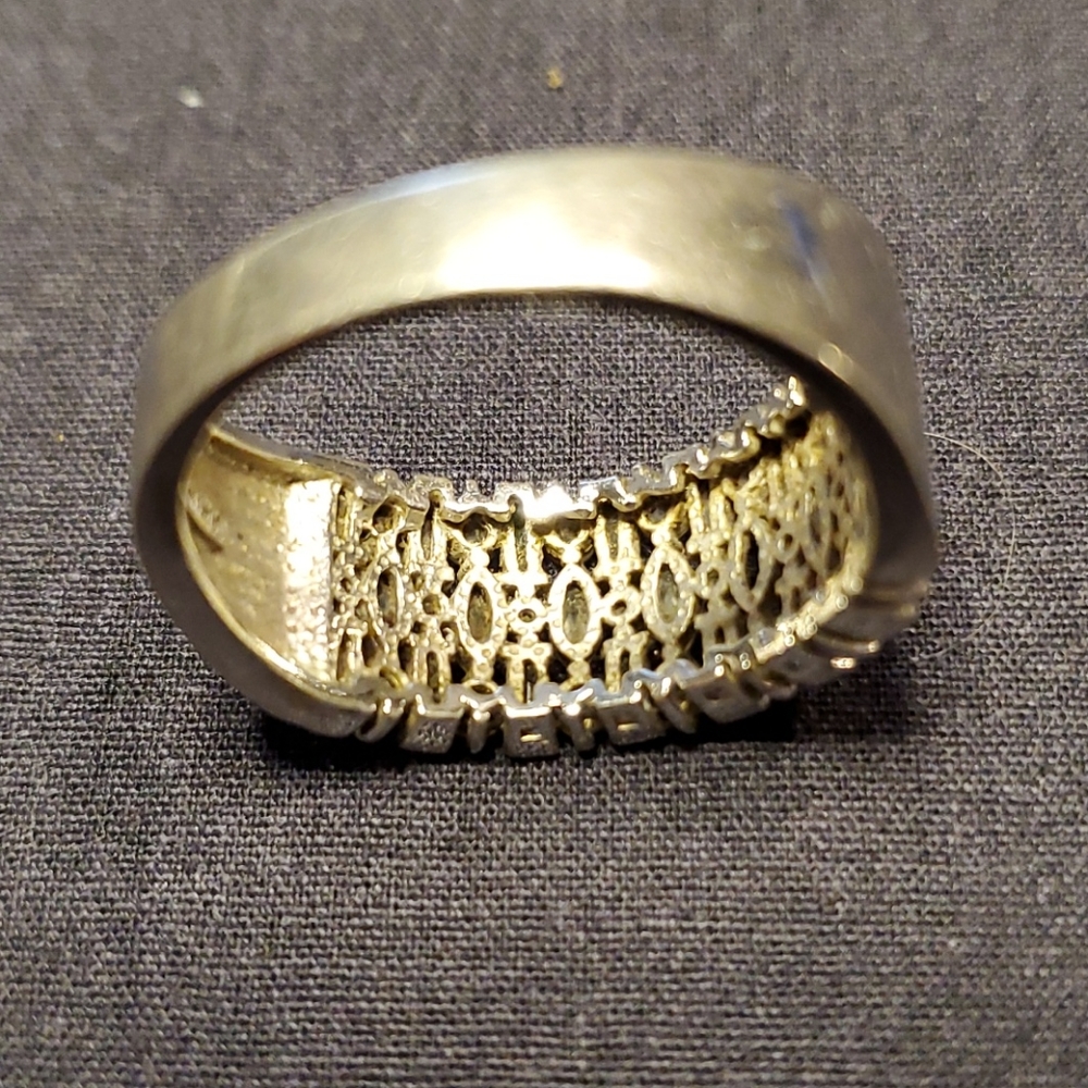 Sterling Silver and CZ Ladies Ring - Picture 3 of 8